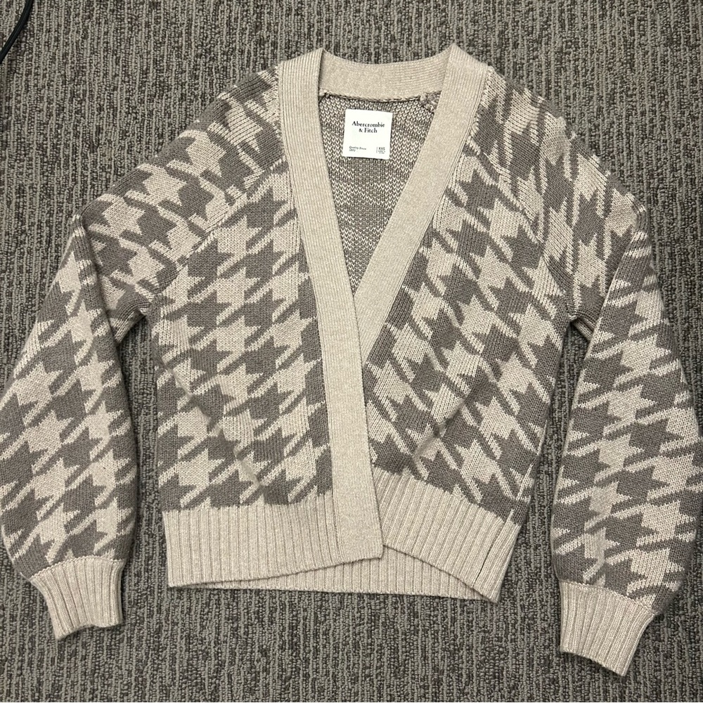 A&F cardigan